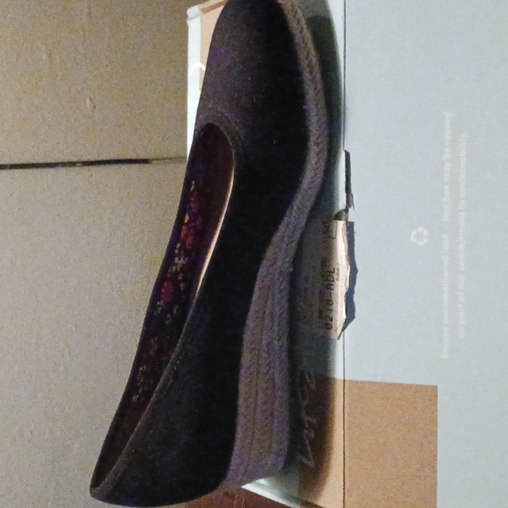 Shoes - Picture 3 of 3